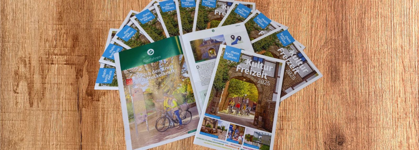 Slider Eine Broschüre, die eine ansprechende Gestaltung mit Text und Bildern zeigt. Sie enthält Informationen zu Kultur- und Freizeittipps.