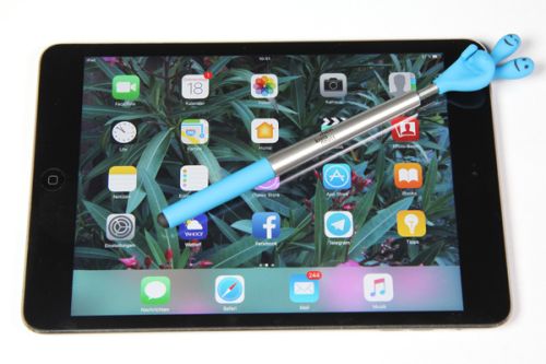 Kugelschreiber mit Touch-Pen auf einem iPad