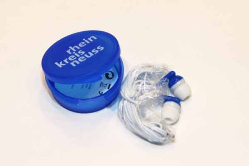 Kopfhöhrer mit einer passenden Dose